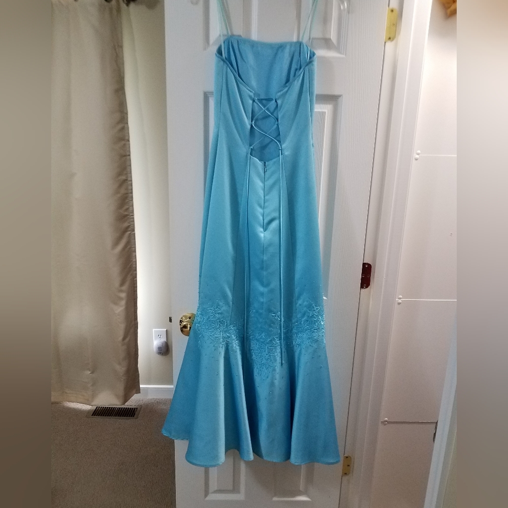 Formal Dress - Picture 2 of 3